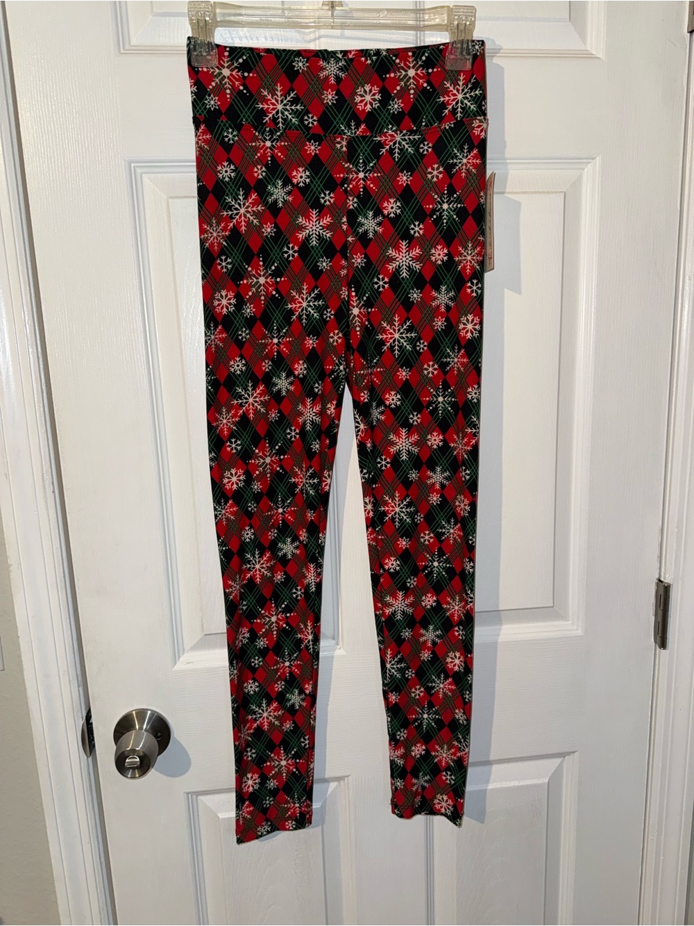 Women’s NWT Christmas Leggings Size Medium Black Red Super Soft Stretch